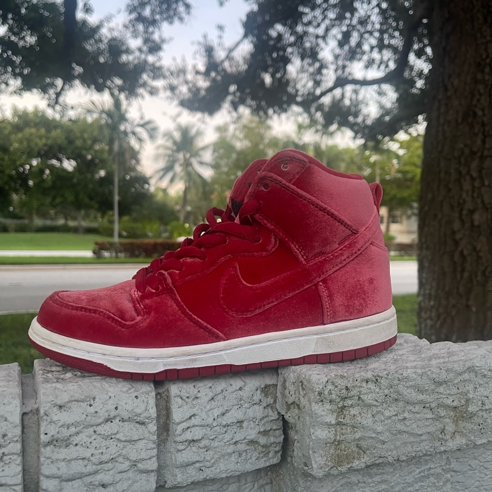 Nike SB Dunk High Red Velvet (women’s 7, mens 5.5)
